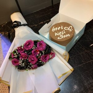 ๐น Rose Heart Bouquet with Cake