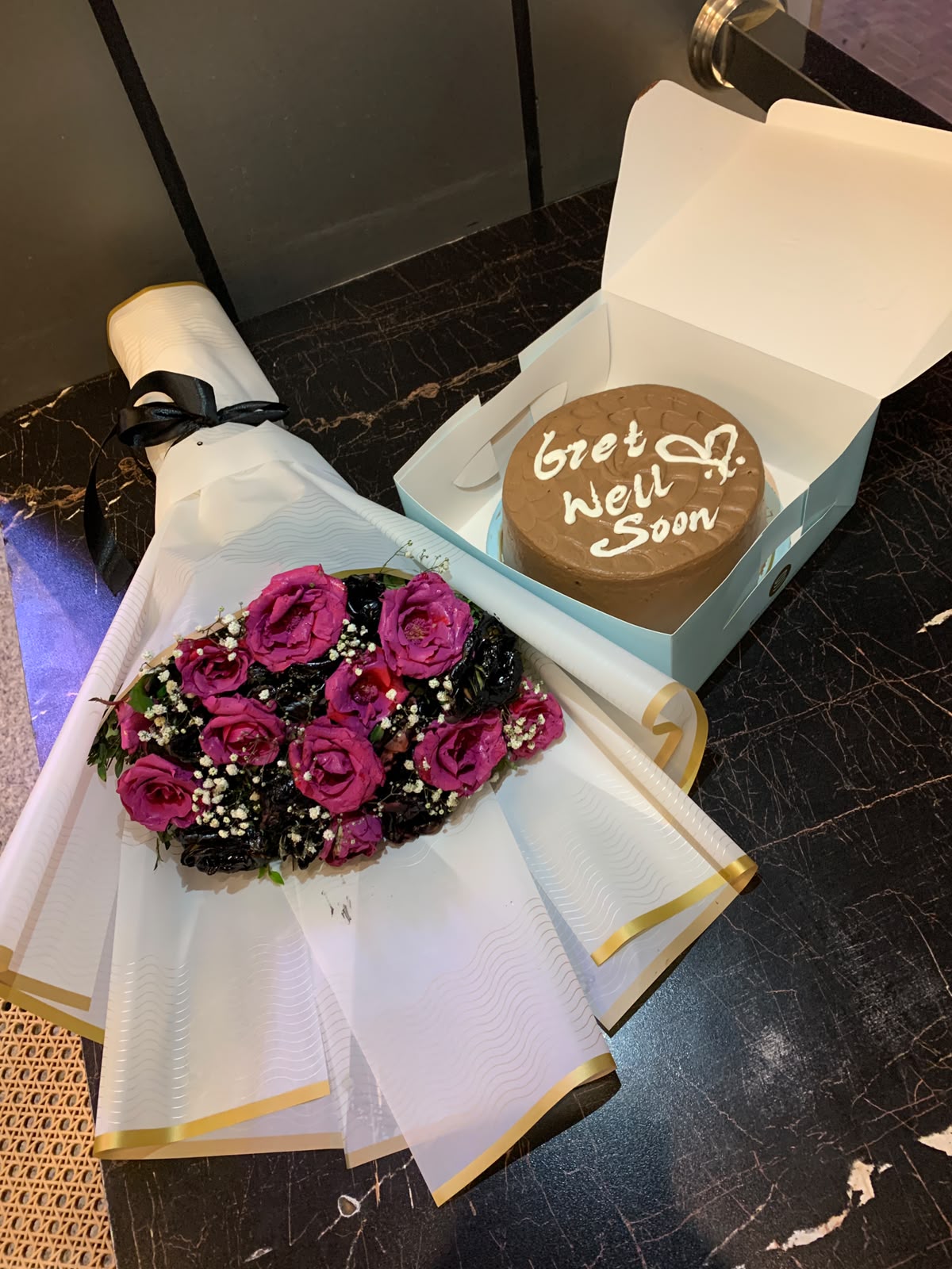🌹 Rose Heart Bouquet with Cake